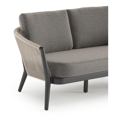 Canapé de jardin Orso en aluminium noir en corde ronde tissée verticalement beige et coussins en all weather sunbrella® luxe Chartres Drizzle