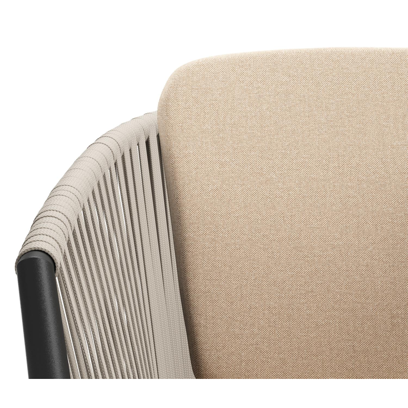 Chaise de jardin Orso en aluminium noir et corde plate tissée verticalement beige avec coussin en All Weather Sunbrella® Luxe Natte Heather Beige