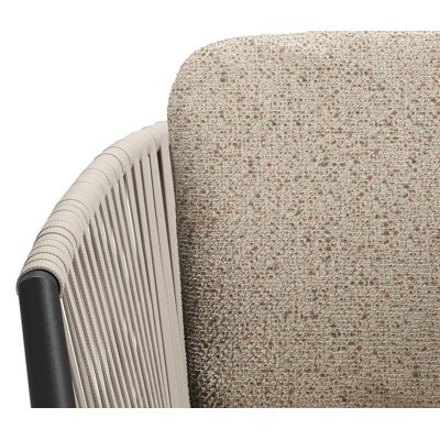 Orso tuinstoel in zwart aluminium en beige verticaal geweven vlakke rope met luxe zitkussen in All Weather Cosytica Bora Jungle