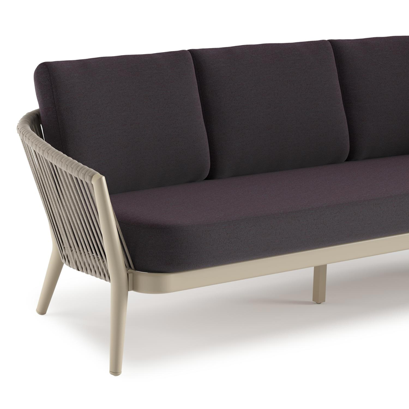 Orso loungebank in beige aluminium en beige verticaal geweven luxe vlakke rope met Tundra Red all weather sunbrella® luxe kussen