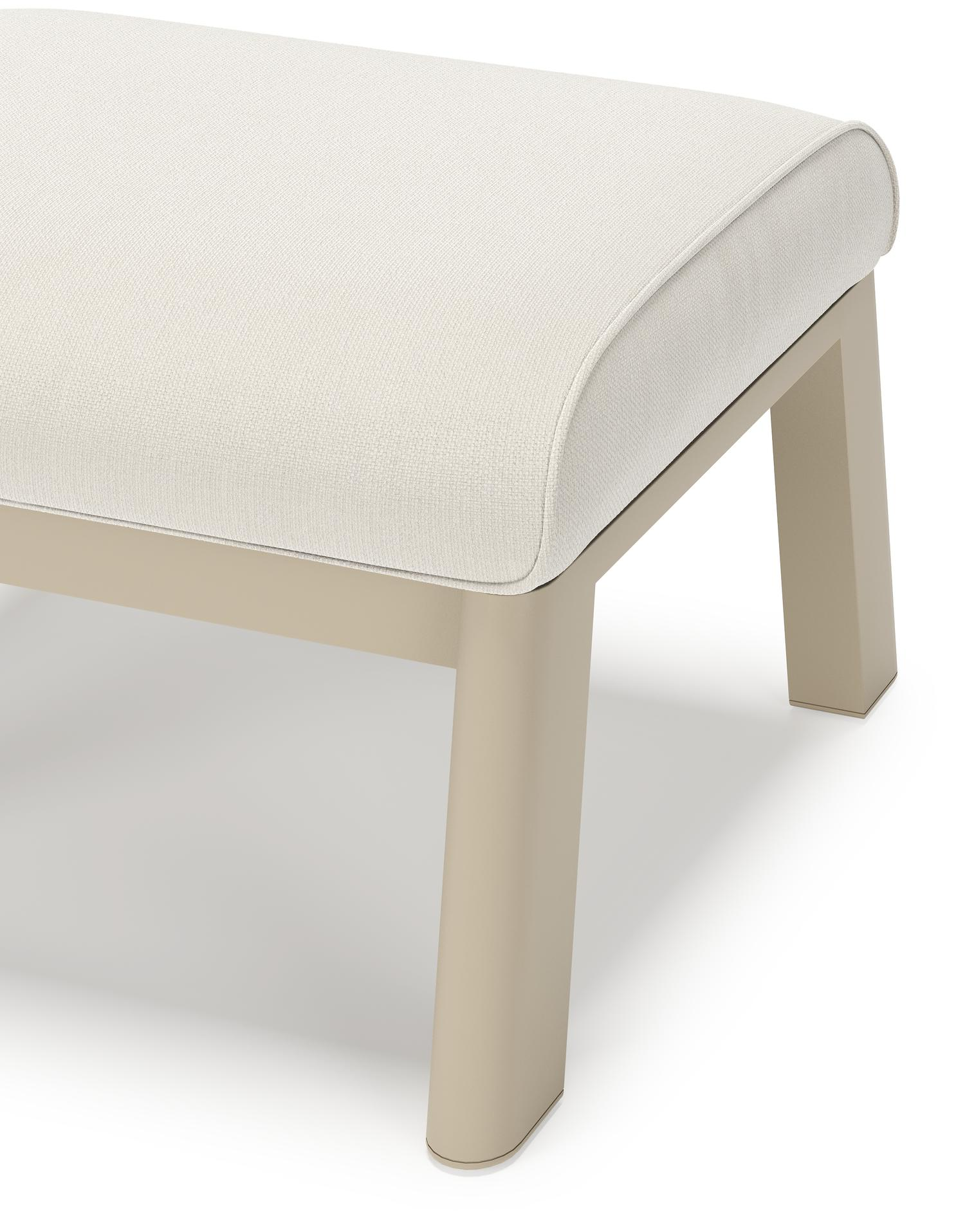 Cirello poef in beige aluminium met savane white all weather sunbrella® luxe kussen
