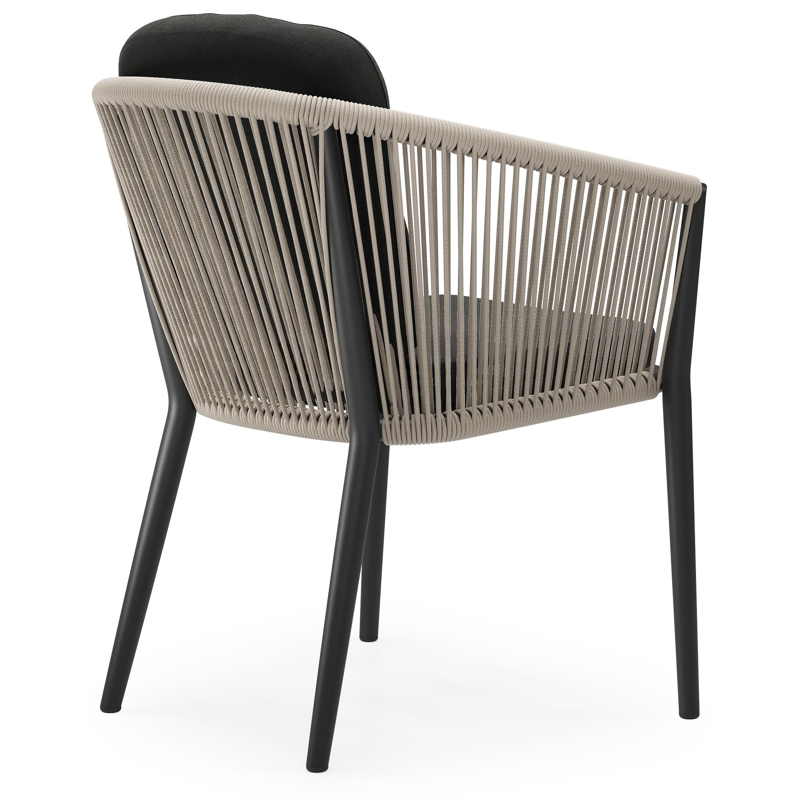 Orso tuinstoel in zwart aluminium en beige verticaal geweven ronde rope met luxe zitkussen in All Weather Sunbrella® Luxe Natte Sooty
