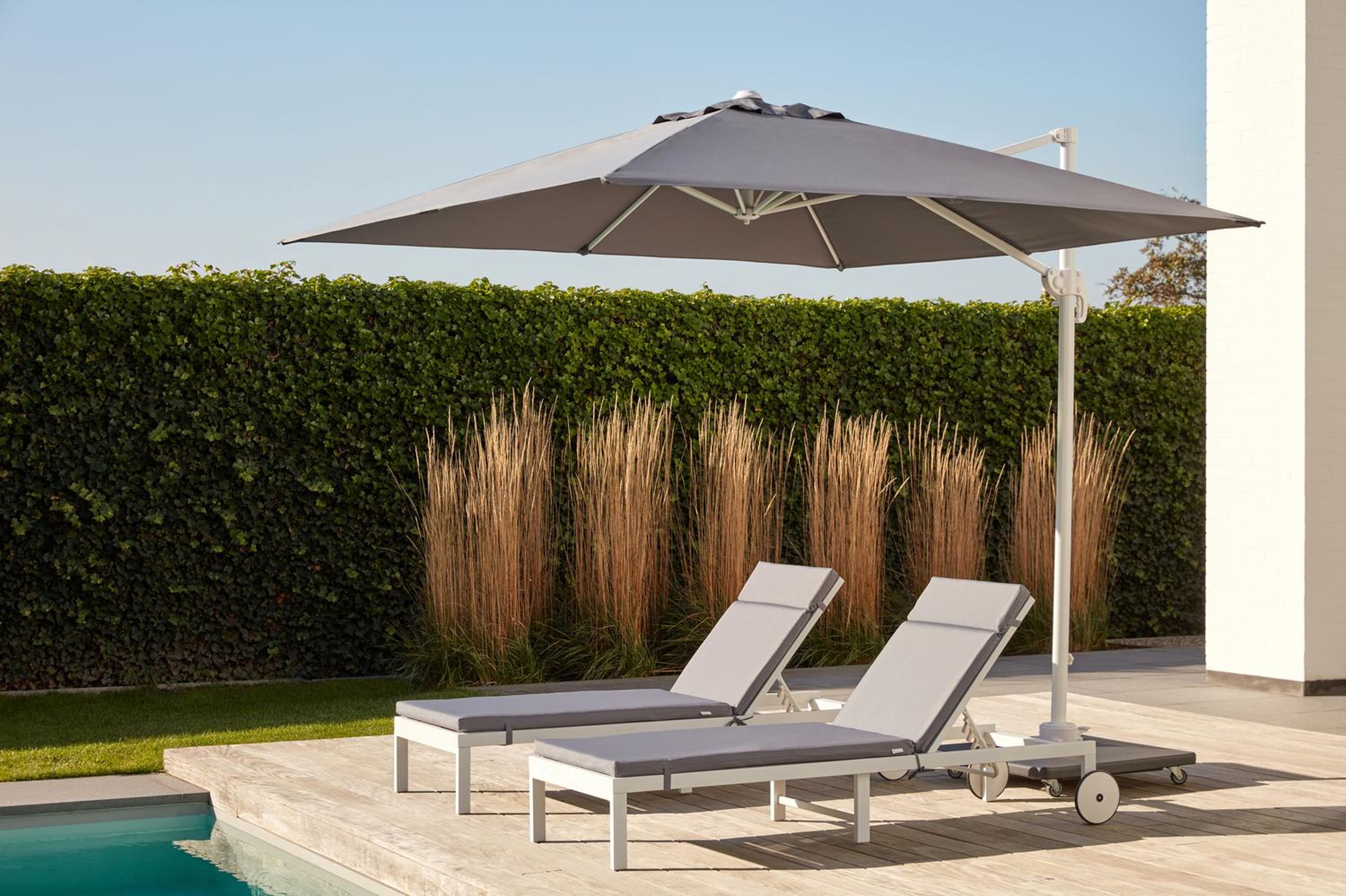 Calpe parasolvoet grijs beton van 70 kg met wielen