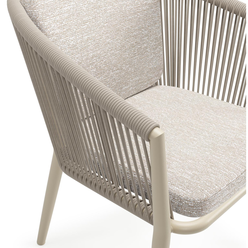 Orso tuinstoel in beige aluminium en beige verticaal geweven ronde rope met zitkussen in All Weather Sunbrella® Luxe Tundra Sand