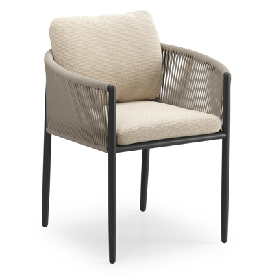 Organo tuinstoel in zwart aluminium en zwart verticaal geweven luxe vlakke rope met stoelkussen in All Weather Cosytica Althea Chalk