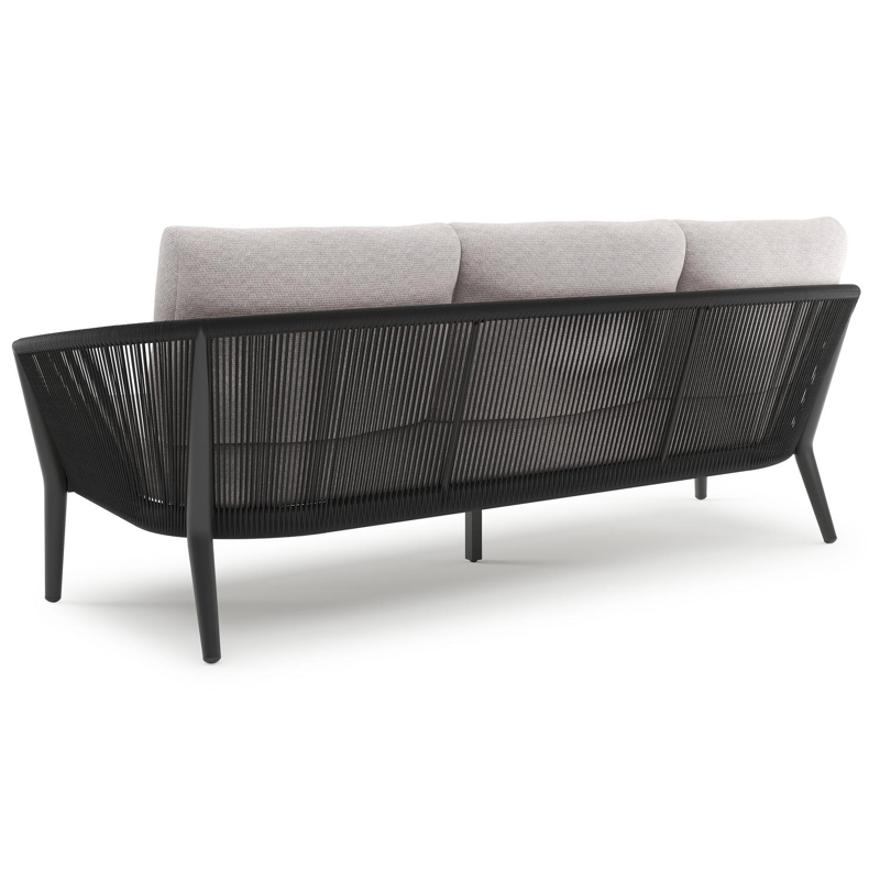 Orso loungeset in zwart aluminium en zwart verticaal geweven ronde rope met Wander Gobi all weather sunbrella® luxe kussen