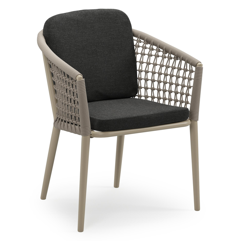 Chaise de jardin empilable Orso en aluminium beige et corde ronde tissée résille beige avec coussin en All Weather Sunbrella® Luxe Chartres Sooty