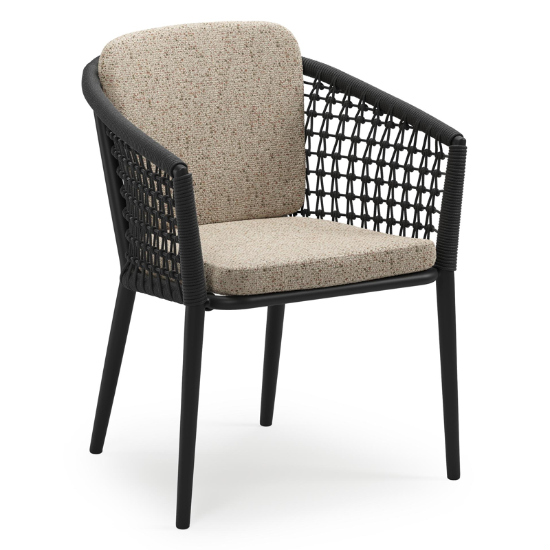 Orso stapelbare tuinstoel in zwart aluminium en zwart visnet geweven ronde rope met stoelkussen in All Weather Cosytica Bora Jungle