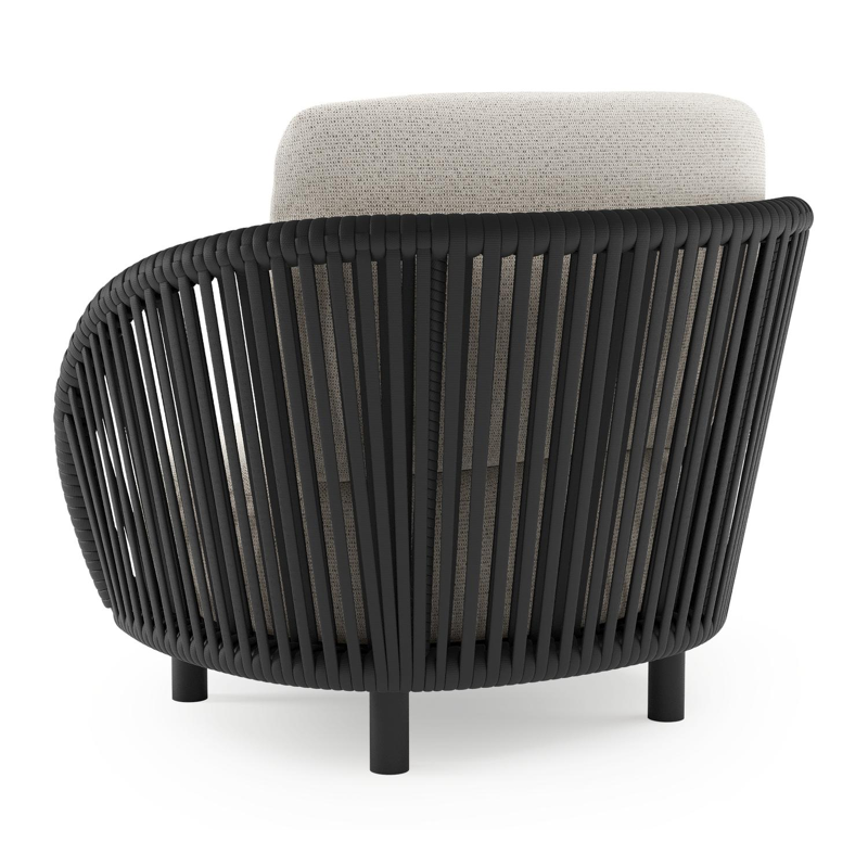 Lupino loungestoel in zwart aluminium en zwart verticaal geweven luxe vlakke brede rope met firenze natural all weather solica kussen