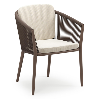 Orso stapelbare tuinstoel in taupe aluminium en taupe verticaal geweven ronde rope met stoelkussen in All Weather Cosytica Althea Off White
