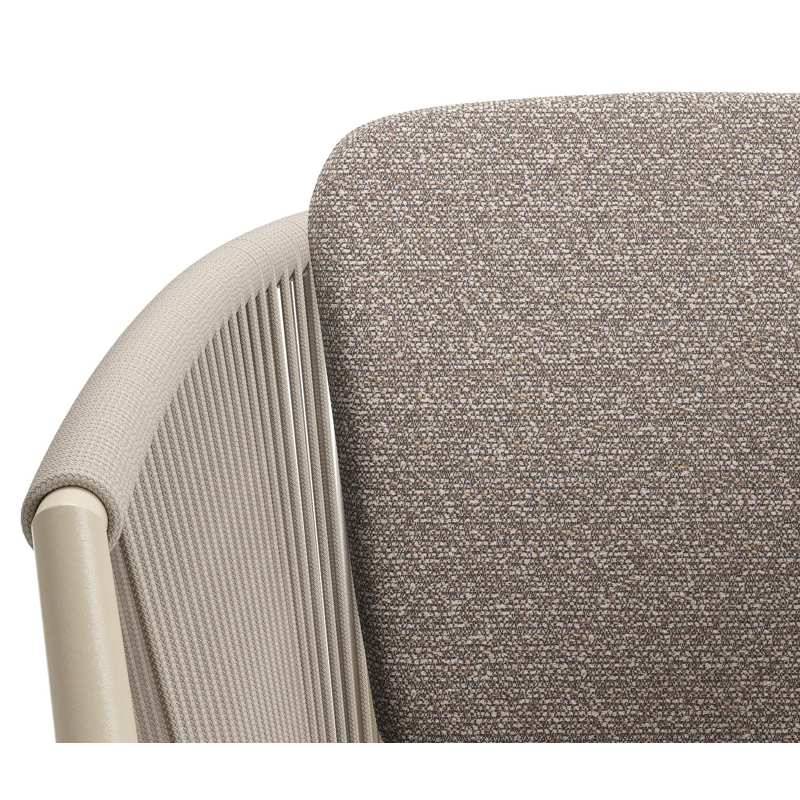 Orso tuinstoel in beige aluminium en beige verticaal geweven ronde rope met zitkussen in All Weather Sunbrella® Luxe Wander Manioc