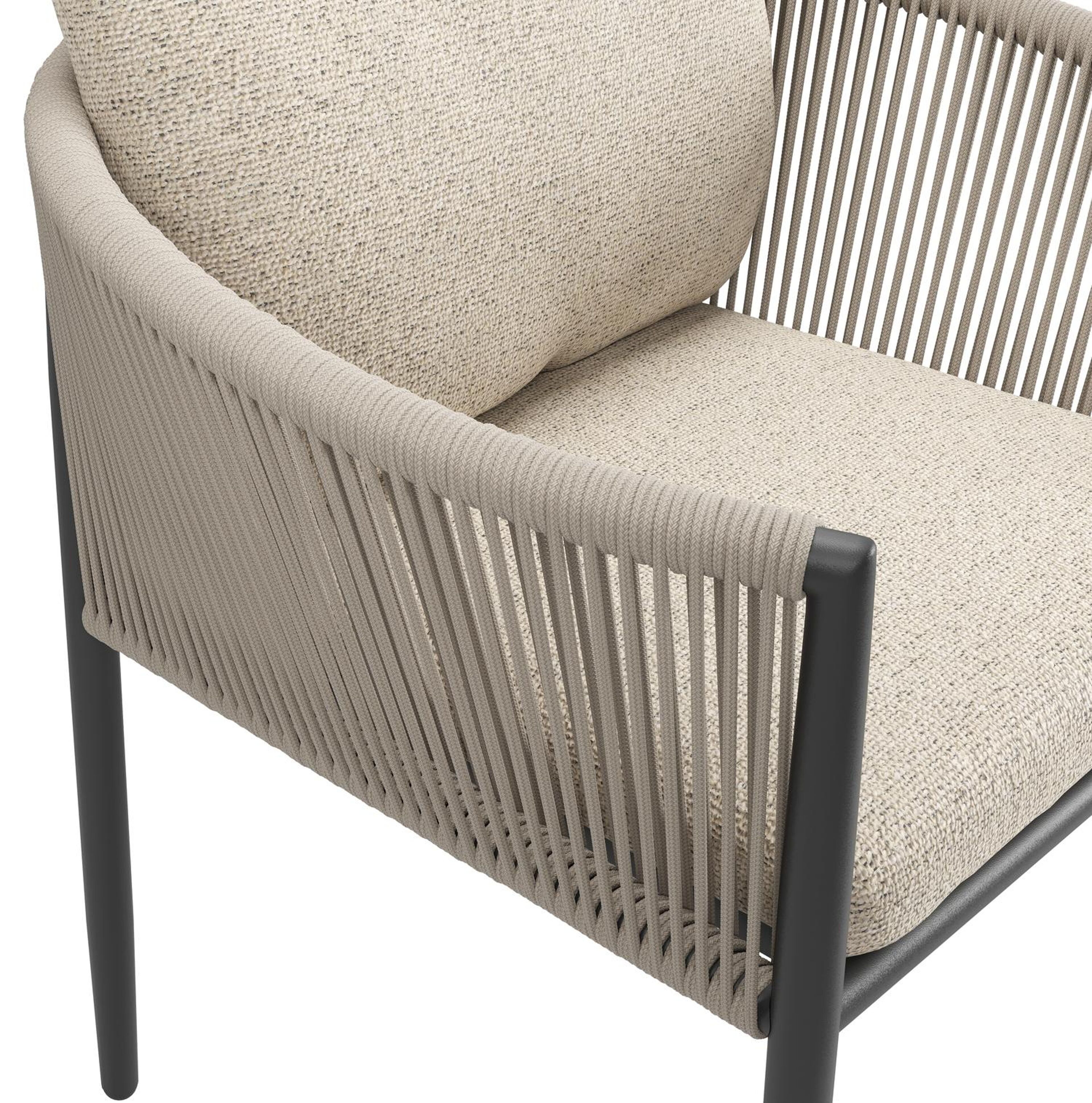 Organo tuinstoel in zwart aluminium en zwart verticaal geweven ronde rope met stoelkussen in All Weather Cosytica Marbella Beige