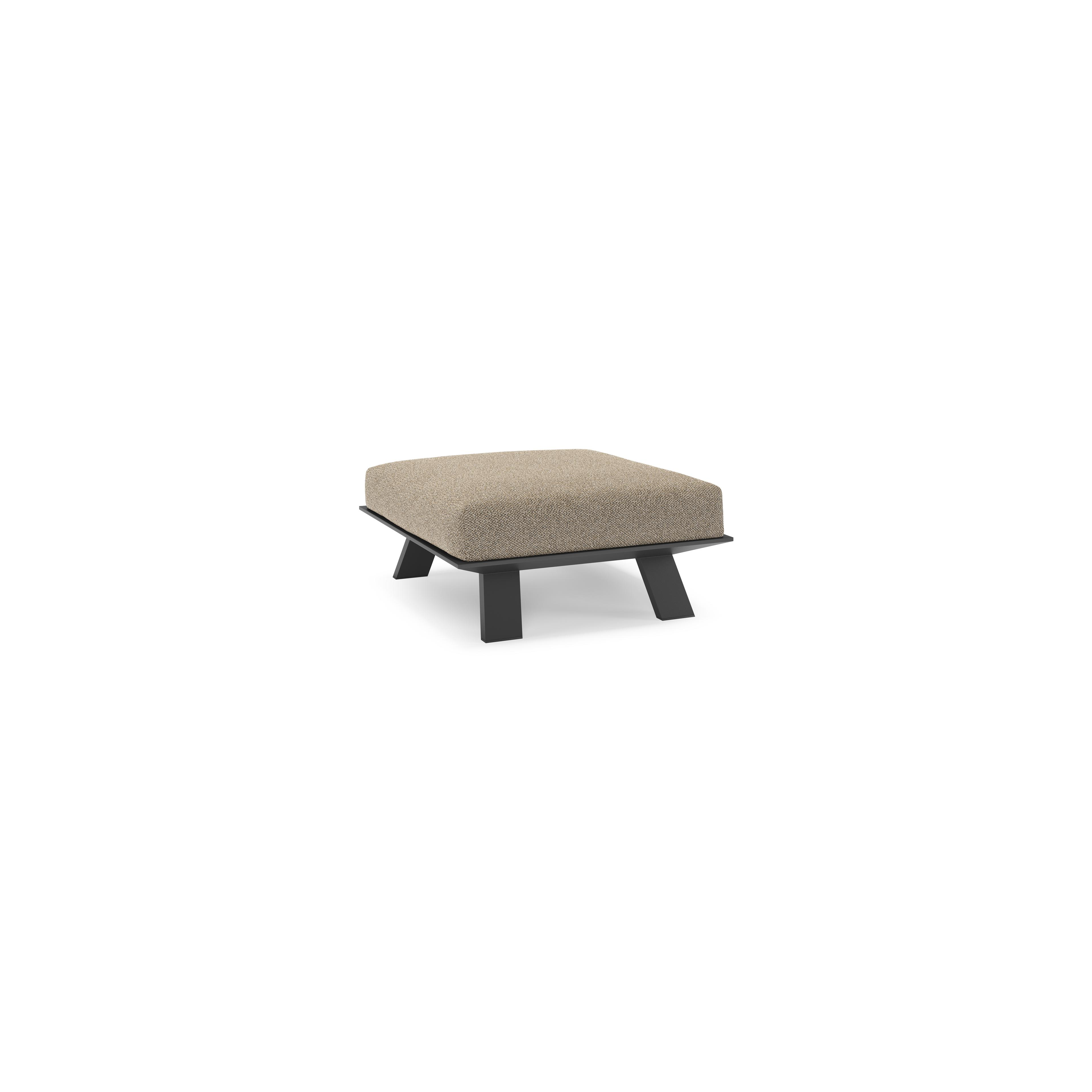 Pouf Cesano en aluminium noir et coussin en all weather Cosytica madagascar burch