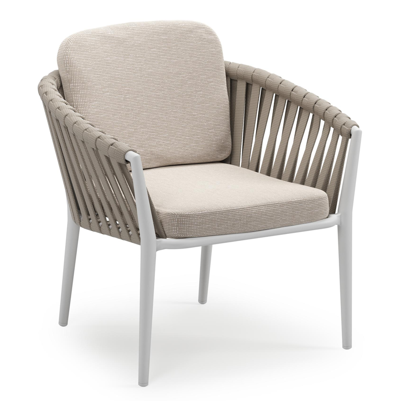 Chaise de jardin low dining Orso en aluminium blanc et corde large plate de luxe tissée verticalement beige avec coussin en All Weather Sunbrella® Luxe Slow Farafra