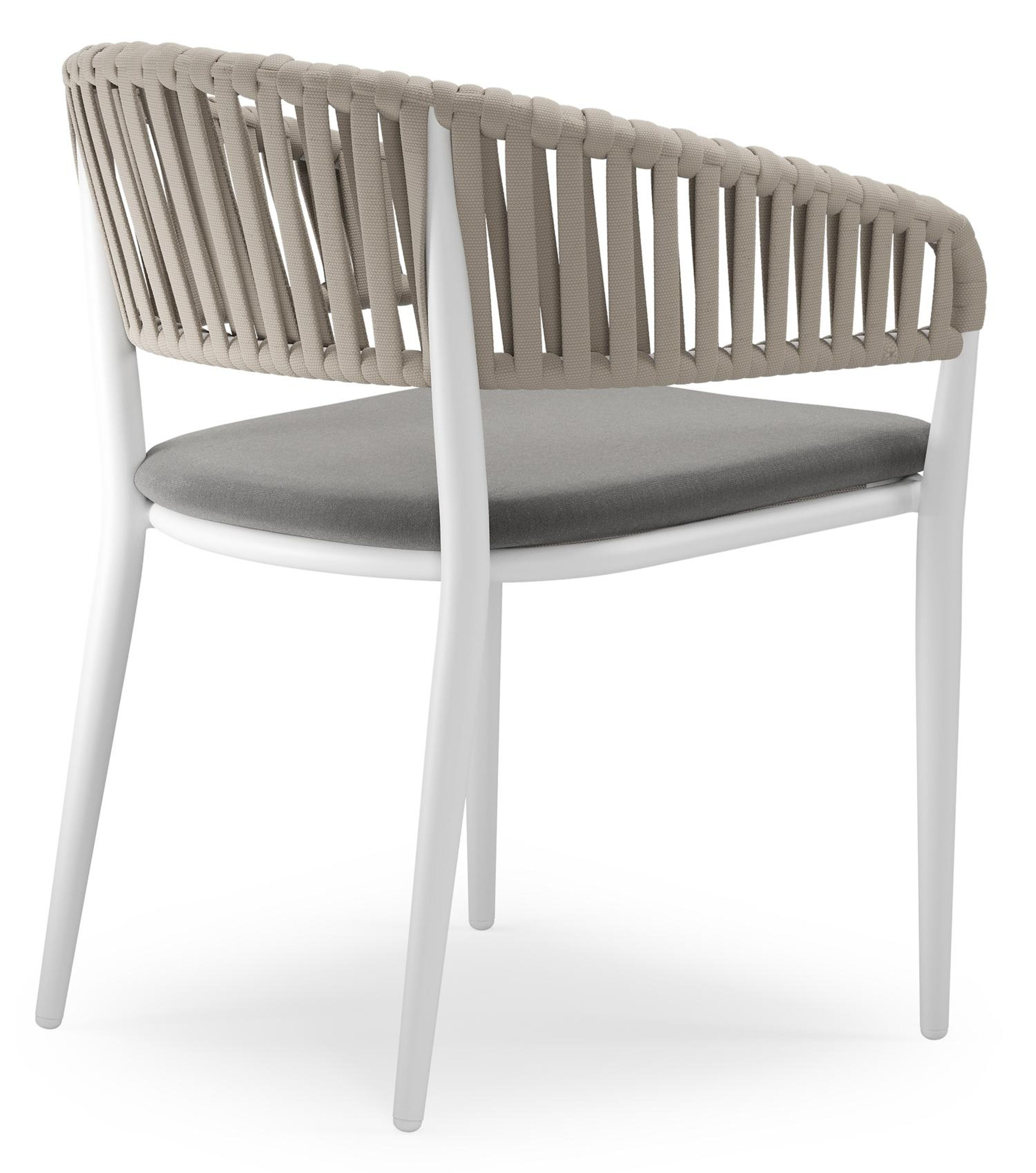 Tolfa stapelbare tuinstoel in wit aluminium en beige verticaal geweven luxe vlakke brede rope met stoelkussen in All Weather Sunbrella® Luxe Natte Charcoal Chine