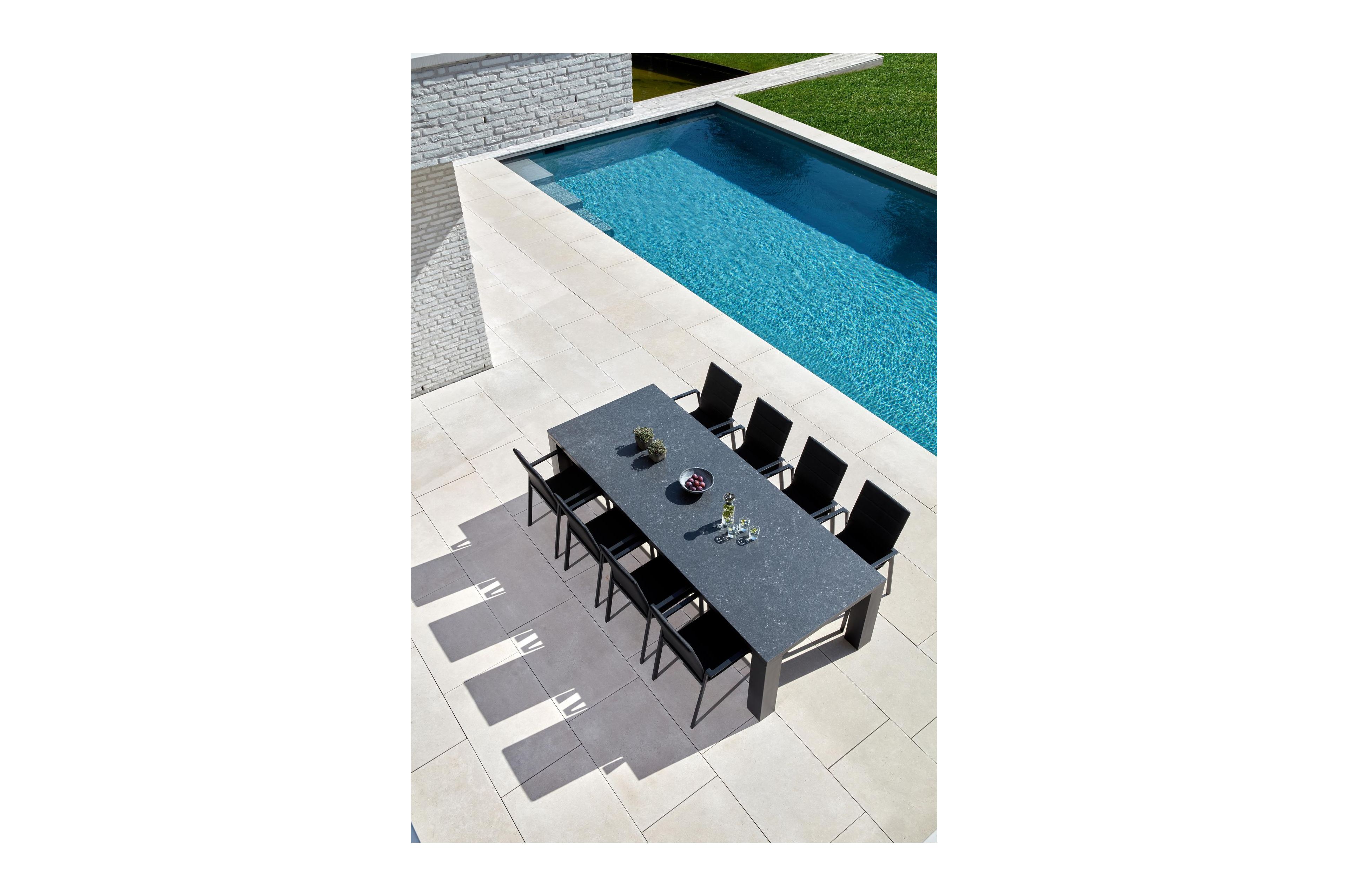 Cirello stapelbare tuinstoel in zwart aluminium en zwart luxe comfort textilene