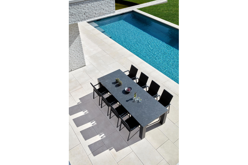 Cirello stapelbare tuinstoel in zwart aluminium en zwart luxe comfort textilene