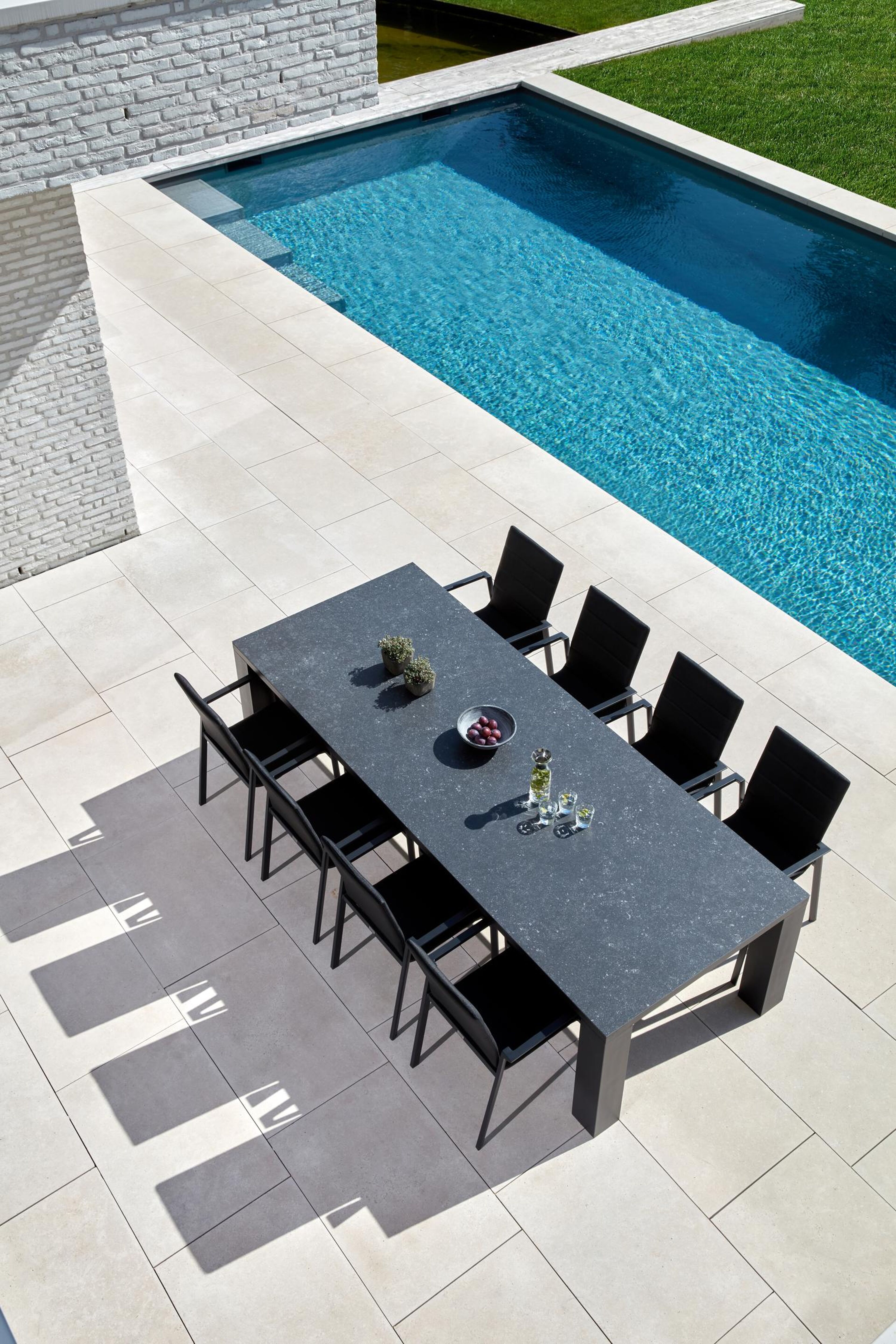 Cirello stapelbare tuinstoel in zwart aluminium en zwart luxe comfort textilene