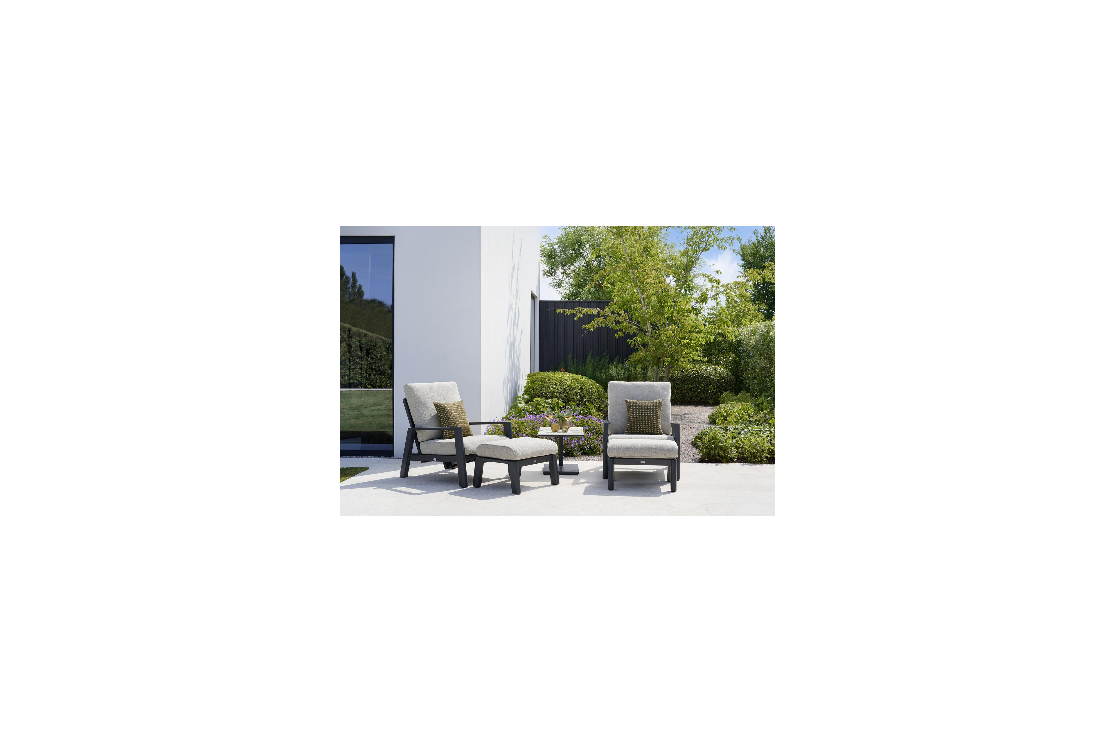 Cirello loungestoel 1-zit in zwart aluminium met chartres sooty all weather sunbrella® luxe kussen