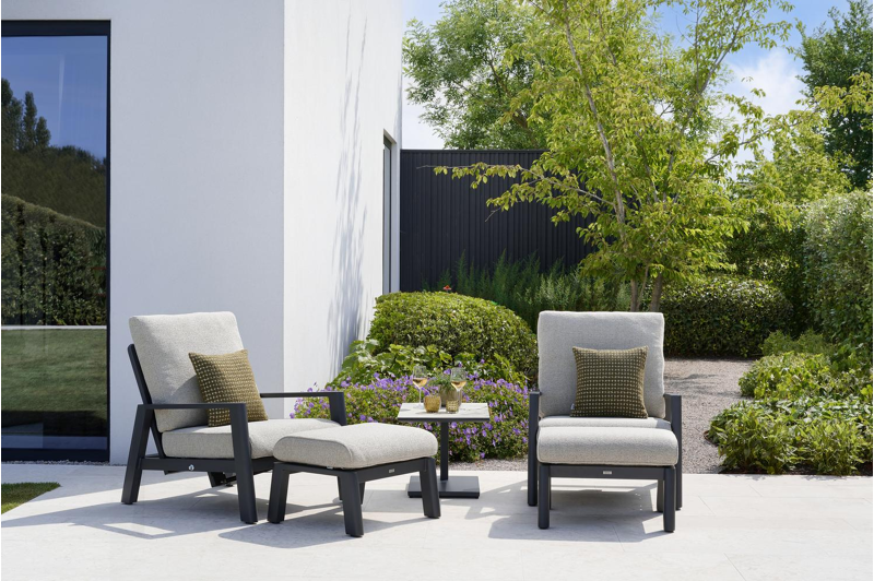 Cirello loungestoel 1-zit in zwart aluminium met savane tornado all weather sunbrella® luxe kussen