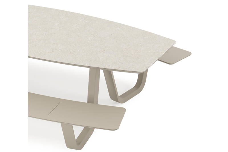 Forno picknicktafel bootvorm in beige aluminium en volkeramiek Shilin - L 240 x B 181 x H 72 cm