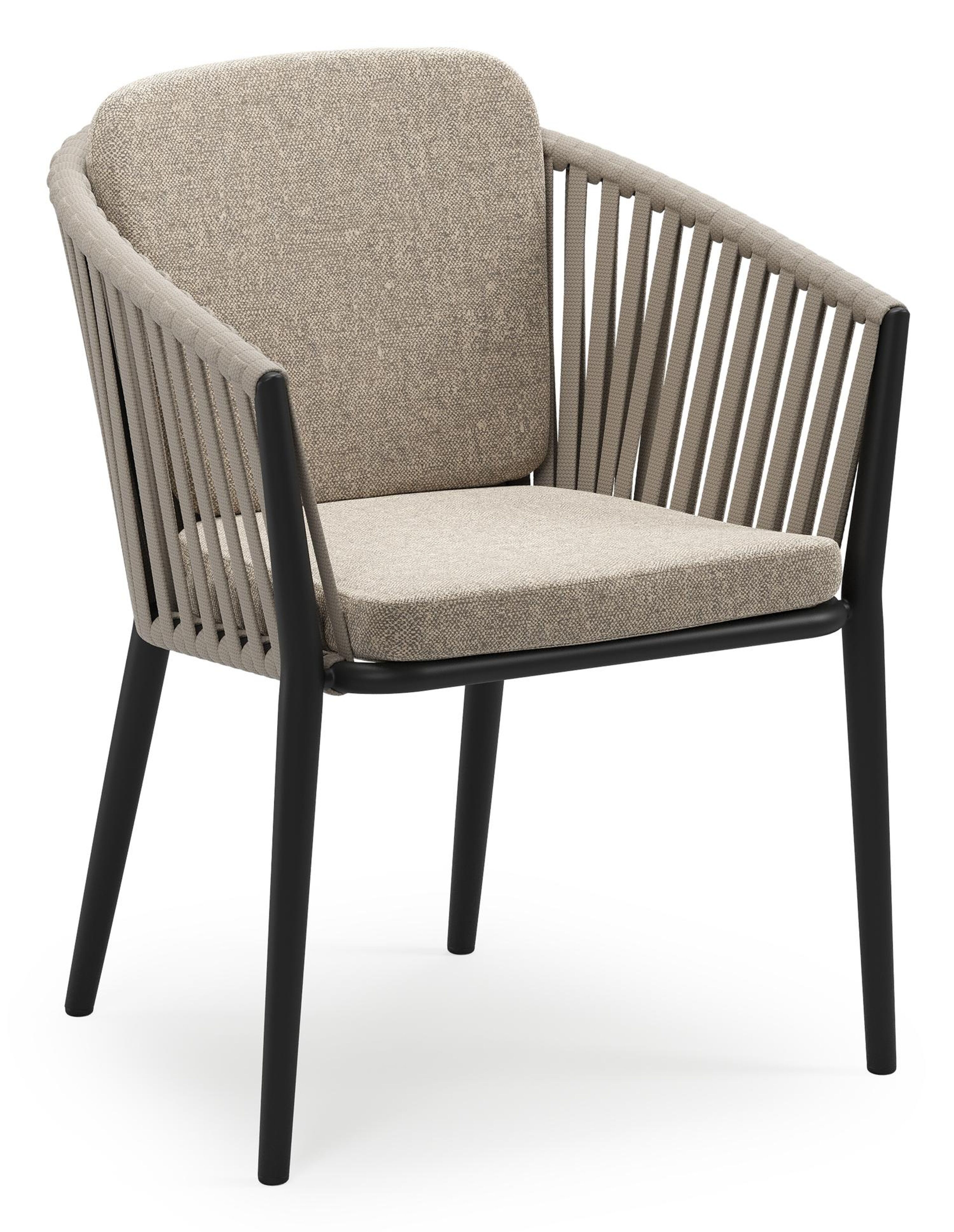 Orso stapelbare tuinstoel in zwart aluminium en beige verticaal geweven luxe vlakke brede rope met stoelkussen in All Weather Sunbrella® Luxe Chartres Pewter
