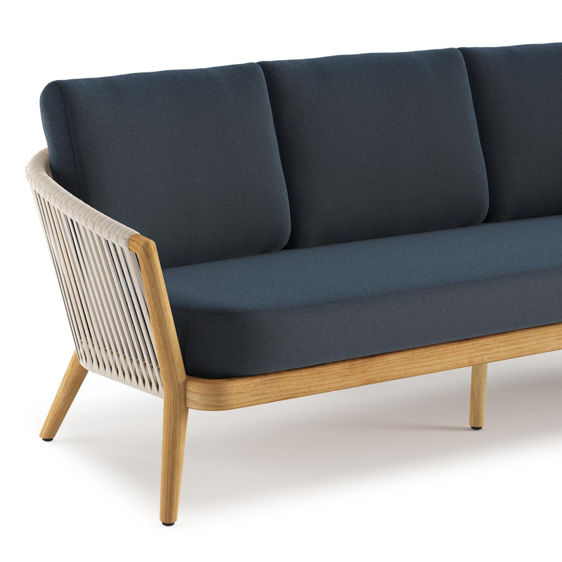 Orso loungebank in teak en beige verticaal geweven luxe vlakke rope met Heritage Indigo all weather sunbrella® luxe kussen