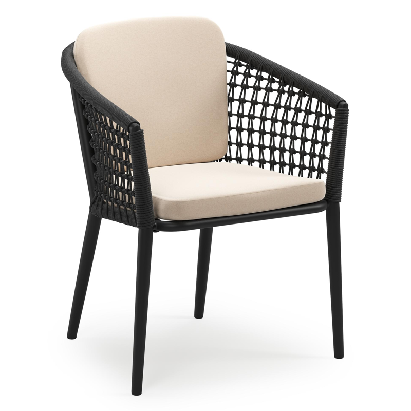 Orso stapelbare tuinstoel in zwart aluminium en zwart visnet geweven ronde rope met stoelkussen in All Weather Sunbrella® Luxe Natte Linen Chalk