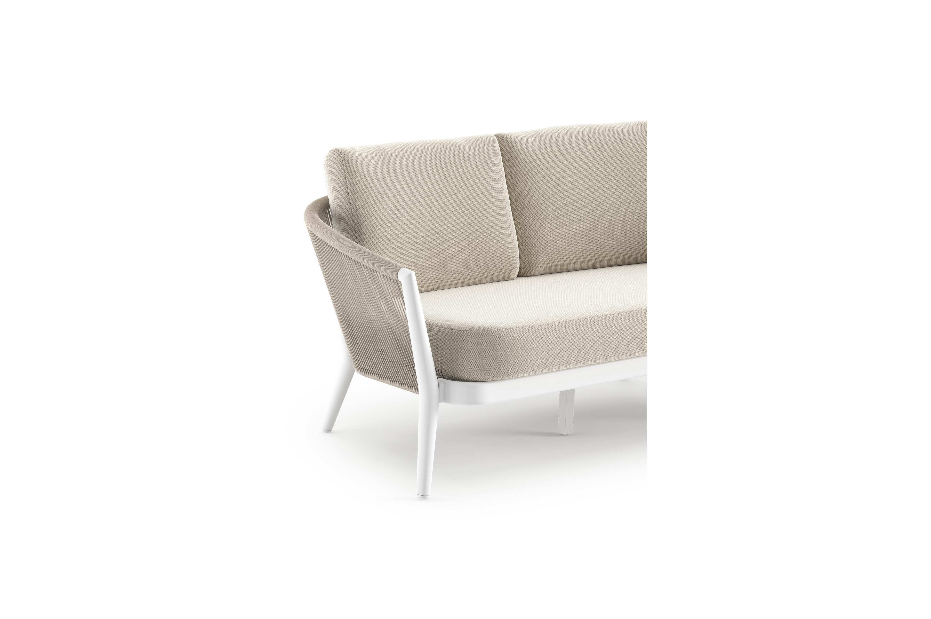 Orso loungebank in wit aluminium en beige verticaal geweven ronde rope met Lopi Marble all weather sunbrella® luxe kussen