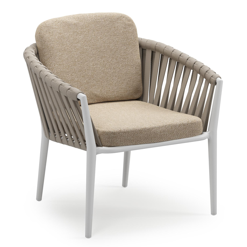 Orso low dining tuinstoel in wit aluminium en beige verticaal geweven luxe vlakke brede rope met stoelkussen in All Weather Cosytica Madagascar Oak