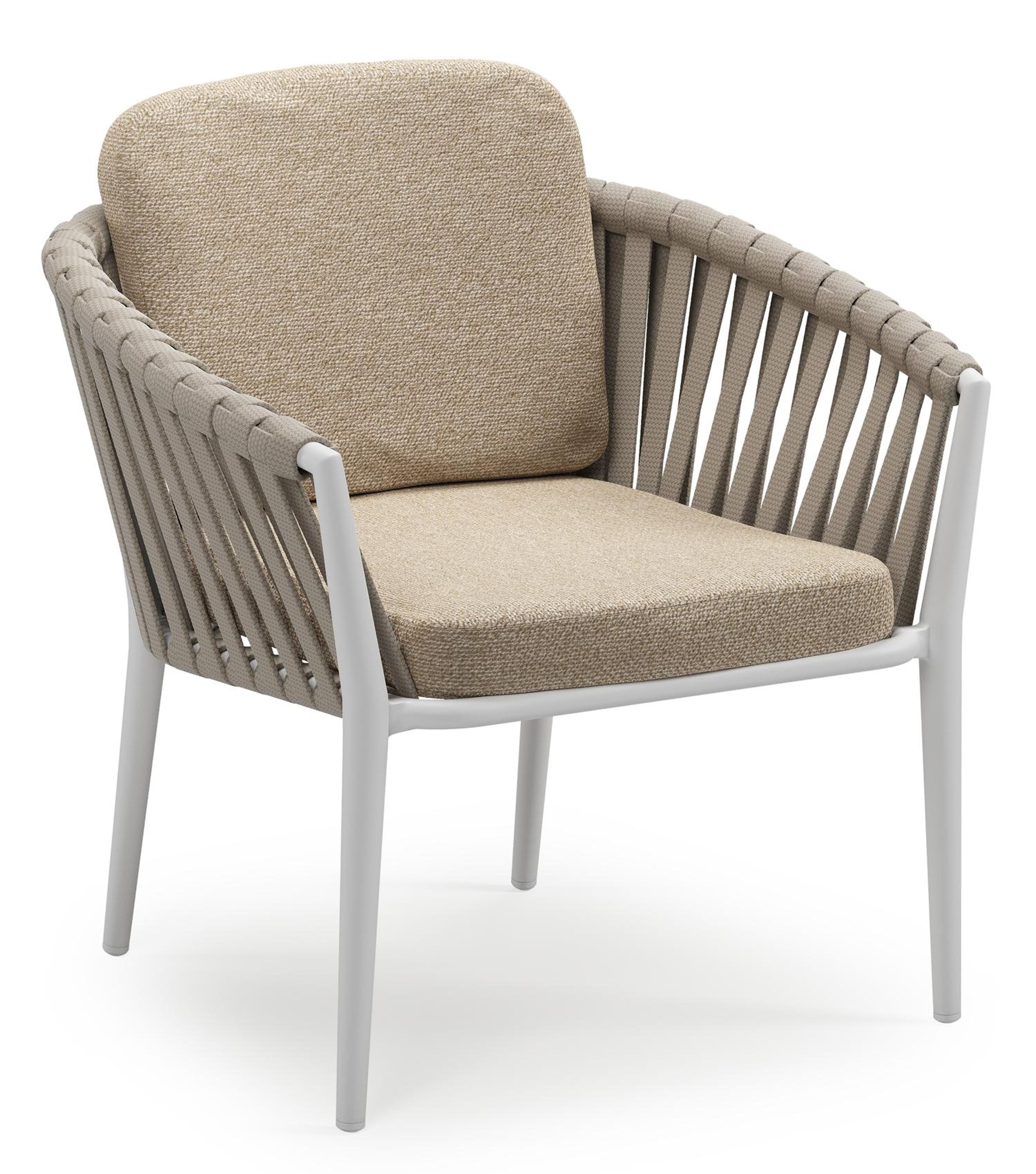 Orso low dining tuinstoel in wit aluminium en beige verticaal geweven luxe vlakke brede rope met stoelkussen in All Weather Cosytica Madagascar Oak