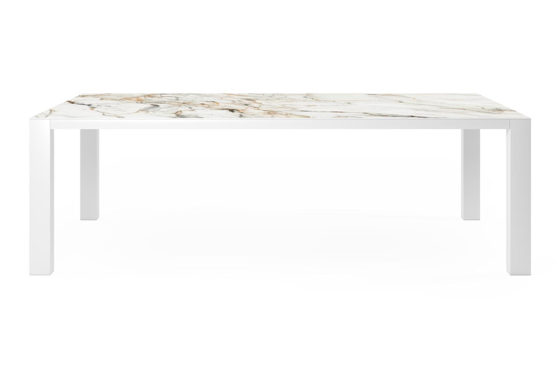 Table de jardin Nano en aluminium blanc et céramique pleine calacatta luxe - Lg 240 x Larg. 148 x H 74 cm