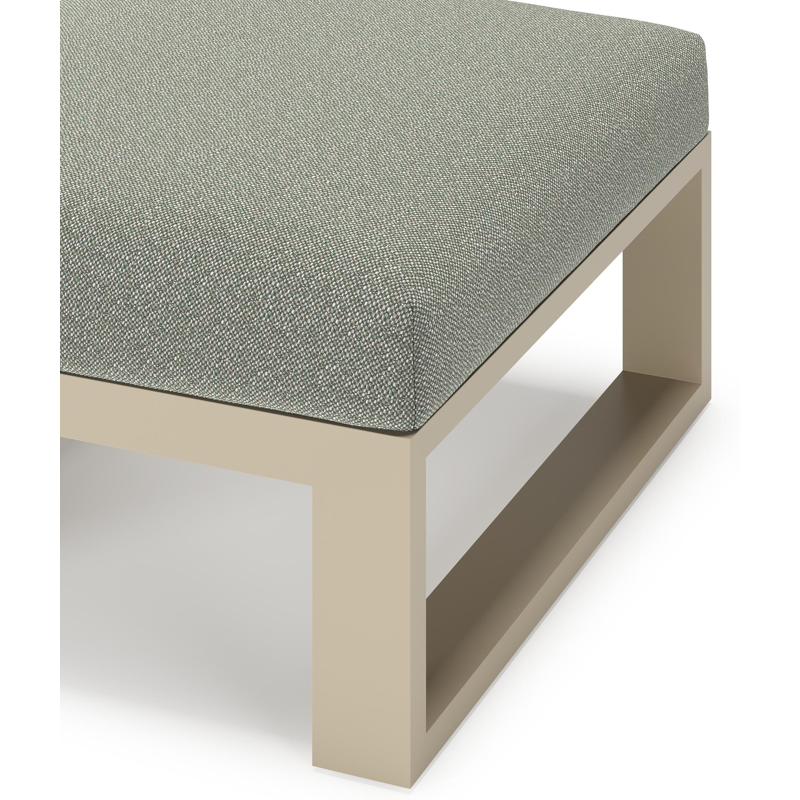 Verato poef in beige aluminium met savane leaf all weather sunbrella® luxe kussen