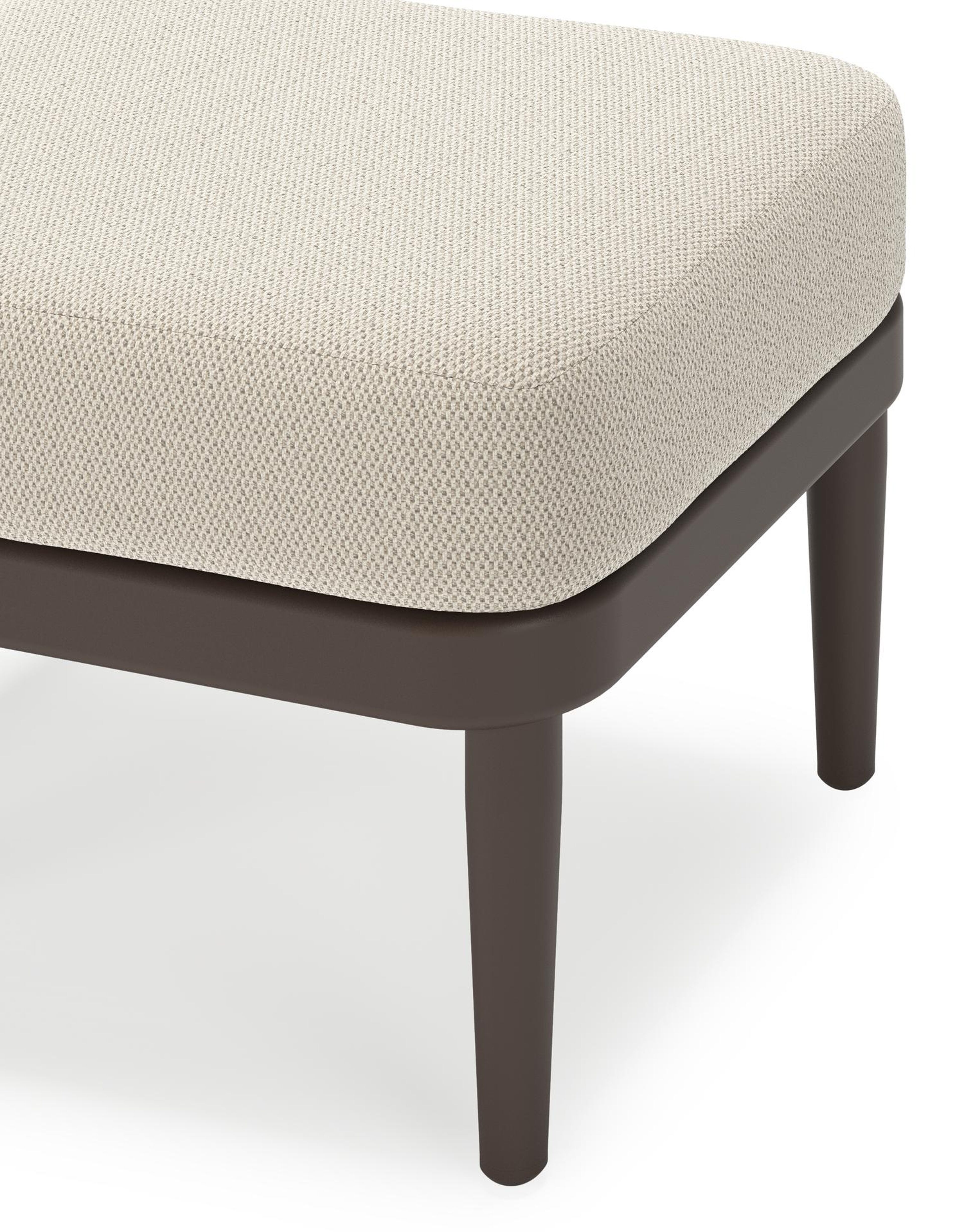 Pouf Orso en aluminium brun foncé et coussins en all weather sunbrella® luxe Lopi Marble