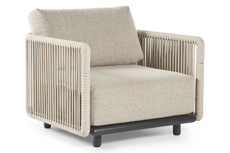 Organo loungestoel 1-zit in zwart aluminium en beige verticaal geweven luxe vlakke rope met marbella beige All Weather Cosytica kussen