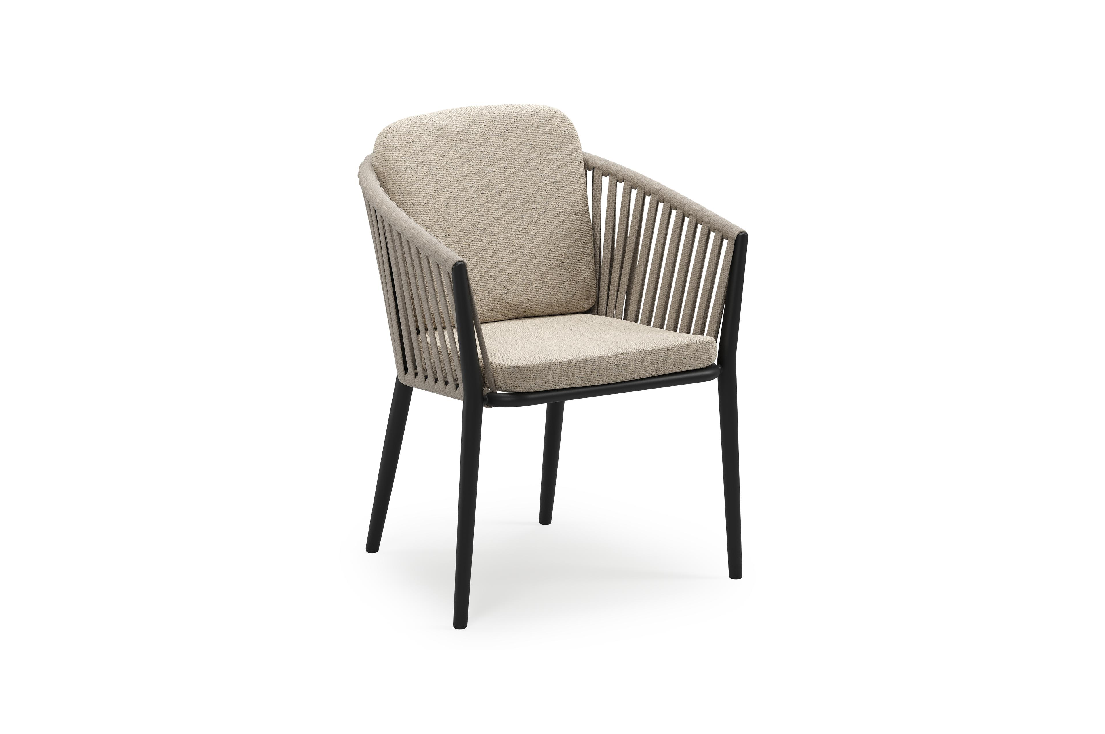 Chaise de jardin empilable Orso en aluminium noir et corde large plate de luxe tissée verticalement beige avec coussin en All Weather Cosytica Marbella Beige