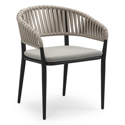 Tolfa stapelbare tuinstoel in zwart aluminium en beige verticaal geweven luxe vlakke brede rope met stoelkussen in All Weather Sunbrella® Luxe Savane Tunder