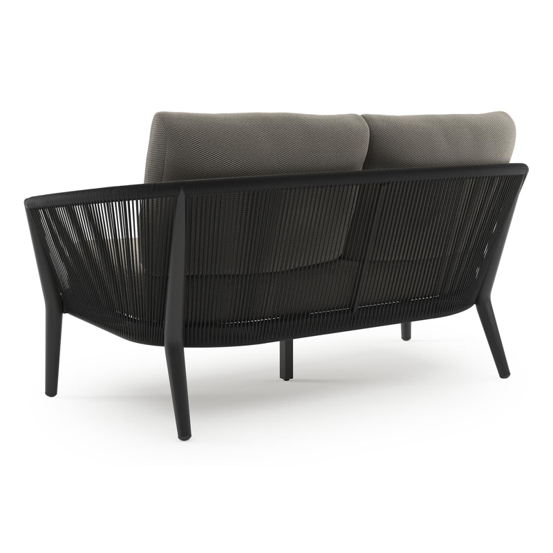 Orso loungebank in zwart aluminium en zwart verticaal geweven ronde rope met Lopi Charcoal all weather sunbrella® luxe kussen