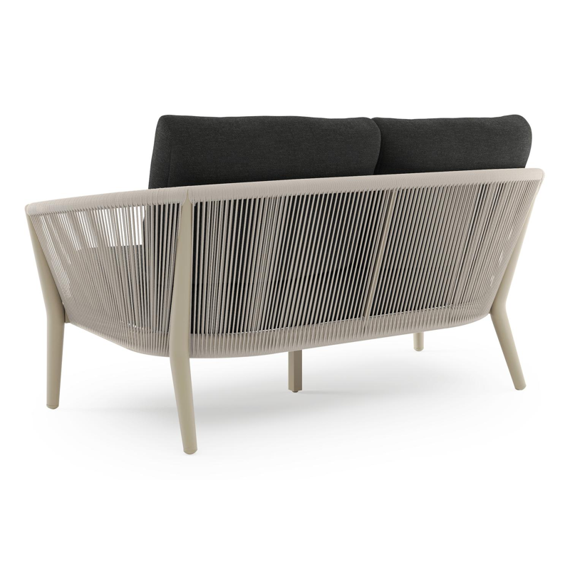 Orso loungebank in beige aluminium en beige verticaal geweven ronde rope met Chartres Sooty all weather sunbrella® luxe kussen