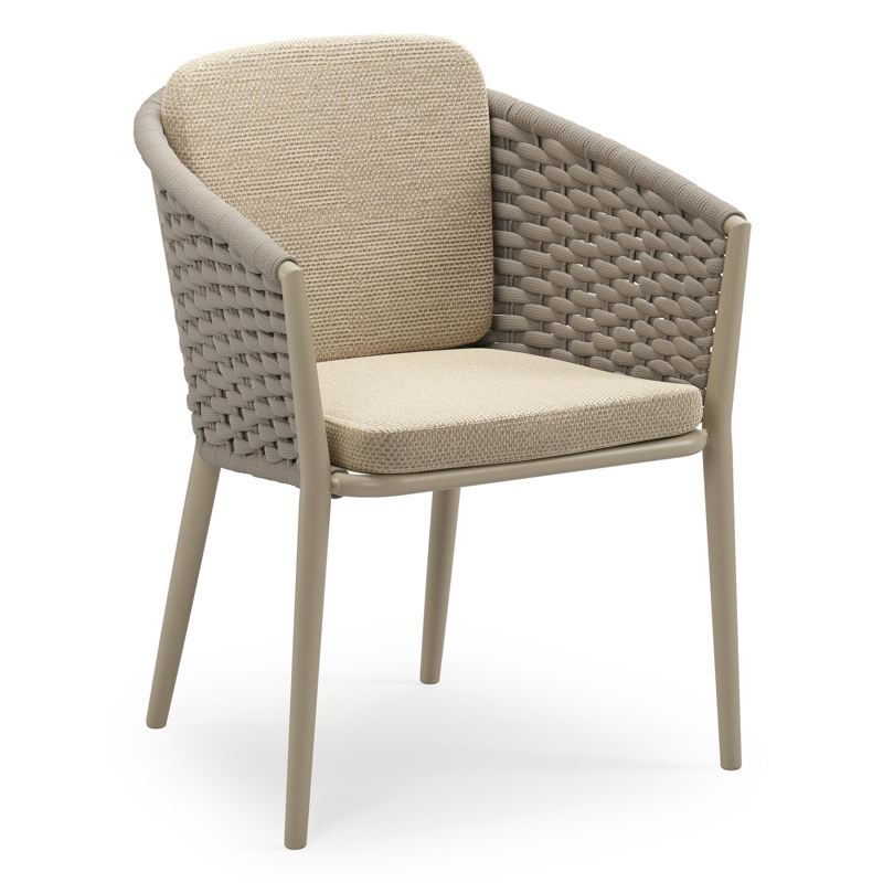 Orso stapelbare tuinstoel in beige aluminium en beige horizontaal geweven ronde rope met stoelkussen in All Weather Cosytica Althea Camel