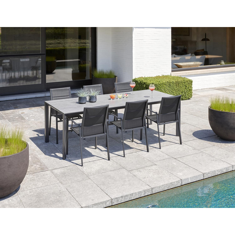 Cirello stapelbare tuinstoel in zwart aluminium en zwart comfort textilene