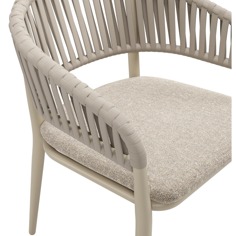 Tolfa stapelbare tuinstoel in beige aluminium en beige verticaal geweven luxe vlakke brede rope met stoelkussen in All Weather Sunbrella® Luxe Chartres Pewter