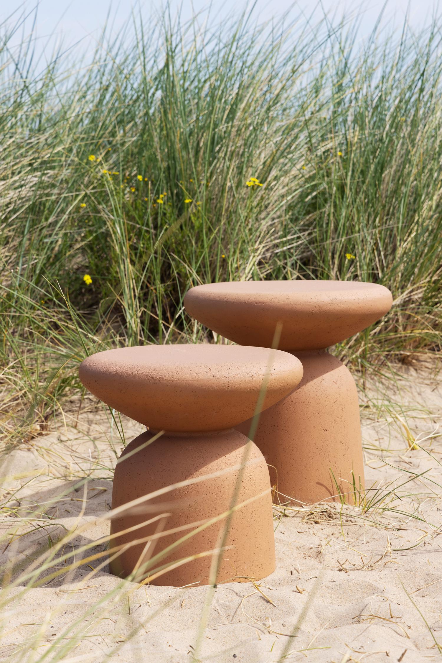 Table d'appoint Globo en beton brun rouille - Diam. 40 x Haut. 40 cm