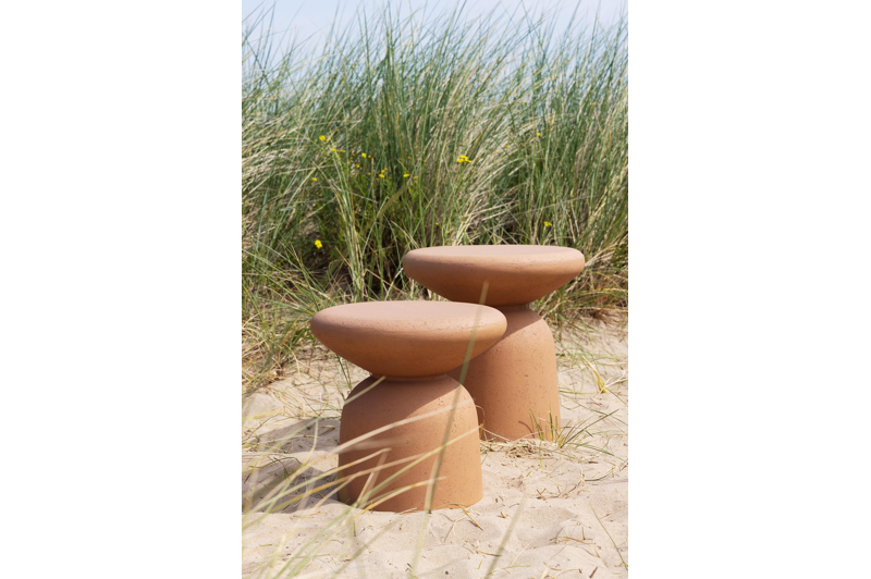 Globo bijzettafel in roestbruin beton - Dia. 42 x H 47 cm