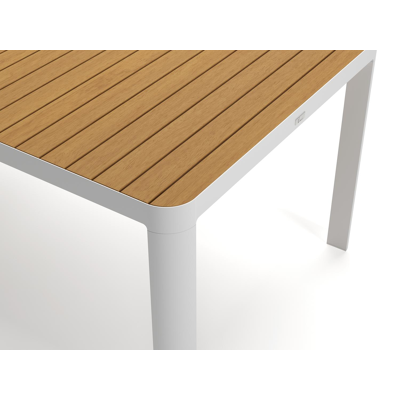 Ellara tuinset in wit aluminium en naturel polywood tafelblad met 6 stapelbare Vigo tuinstoelen