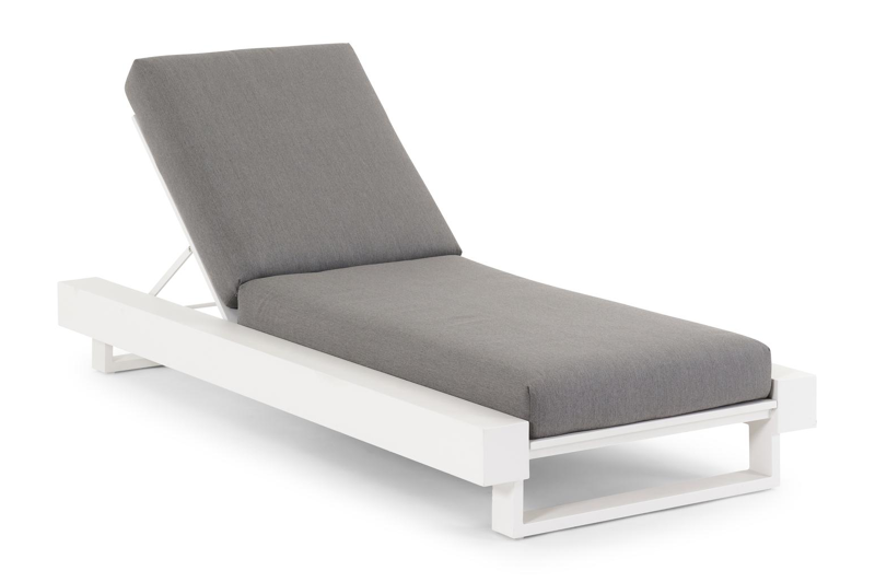 Nano verstelbaar ligbed in wit aluminium met natte charcoal chine all weather sunbrella® luxe kussen