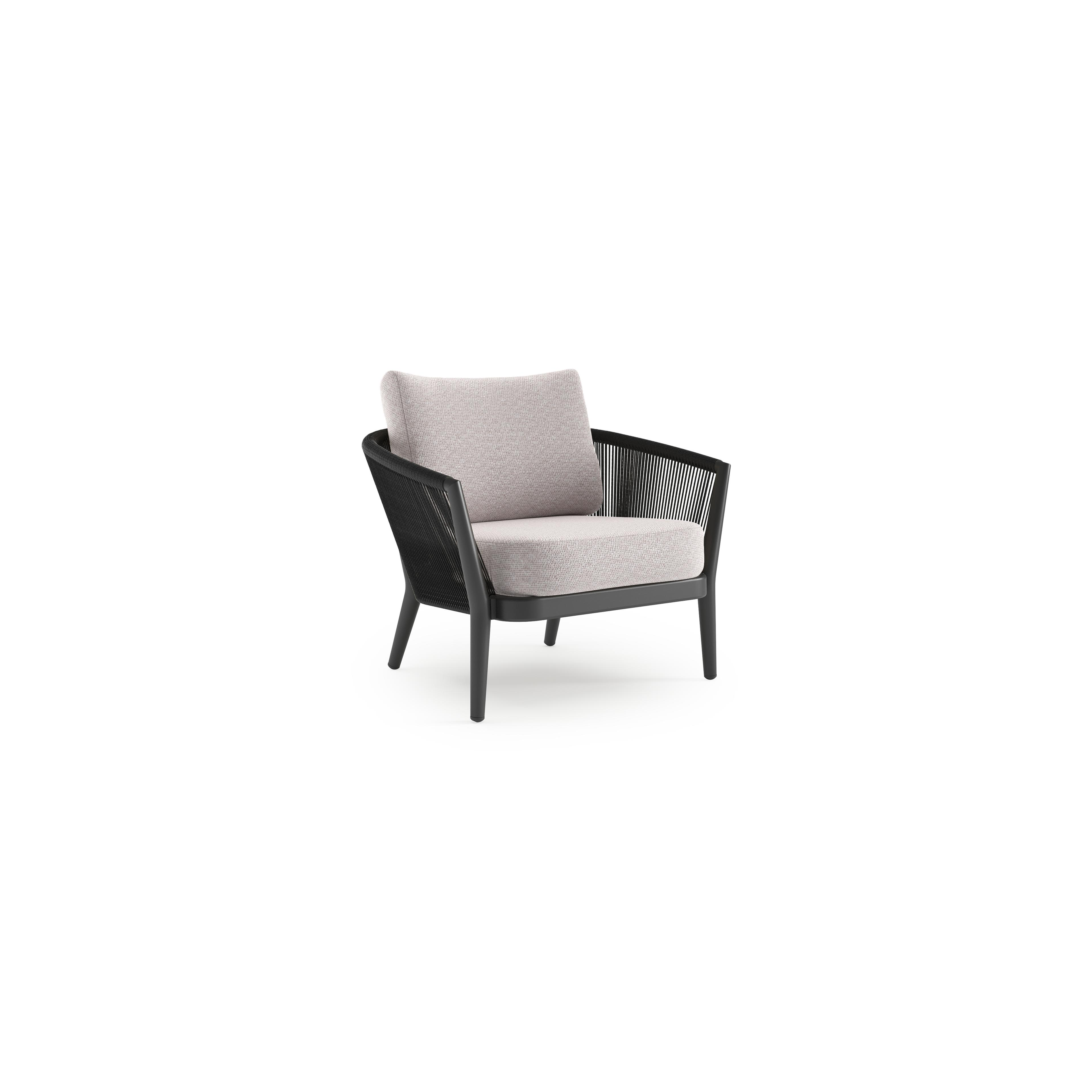 Orso loungestoel in zwart aluminium en zwart verticaal geweven ronde rope met Wander Gobi all weather sunbrella® luxe kussen