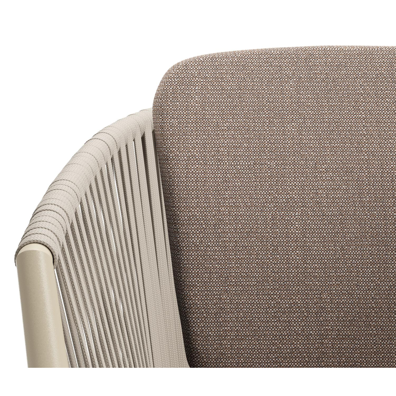 Chaise de jardin Orso en aluminium beige et corde plate tissée verticalement beige avec coussin en All Weather Sunbrella® Luxe Savane Earth