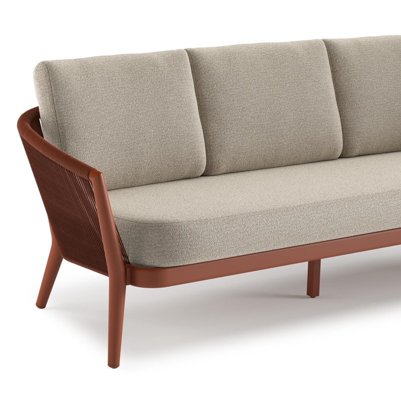 Orso loungeset in roestbruin aluminium en roestbruin verticaal geweven ronde rope met Catania Sand all weather cosytica kussen