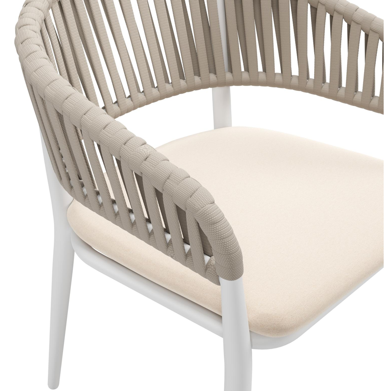 Tolfa stapelbare tuinstoel in wit aluminium en beige verticaal geweven luxe vlakke brede rope met stoelkussen in All Weather Sunbrella® Luxe Natte Linen Chalk